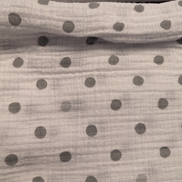 2 Aden and Anais swaddles - Picture 2 of 4